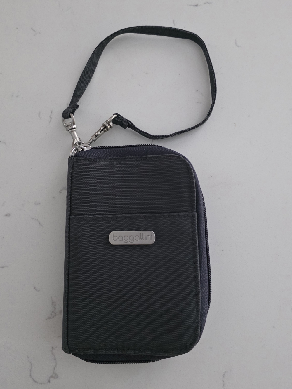 Baggallini Black Travel Wristlet Organizer